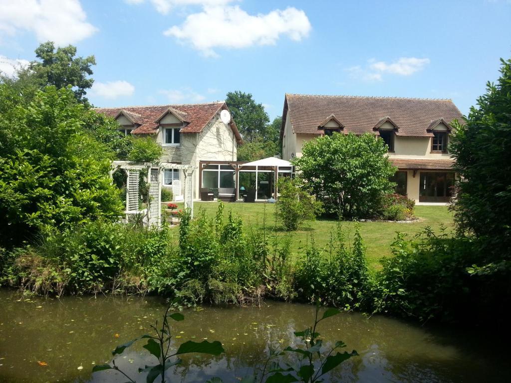 Hotel & Restaurant Le Moulin De Chameron, The Originals Relais Bannegon Exterior photo